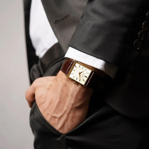 Reloj SEIKO Essentials SWR064 para Hombre – Caja Dorada y Correa de Cuero Marrón